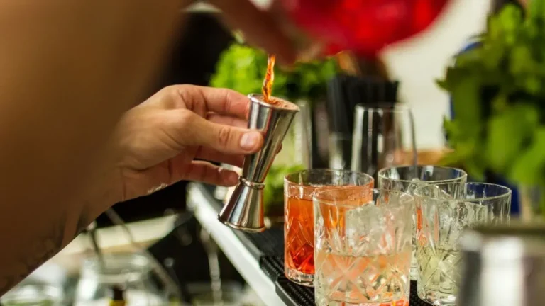 Bartenders Weigh the Real Effects of High-Volume Spritz Orders - Featured image