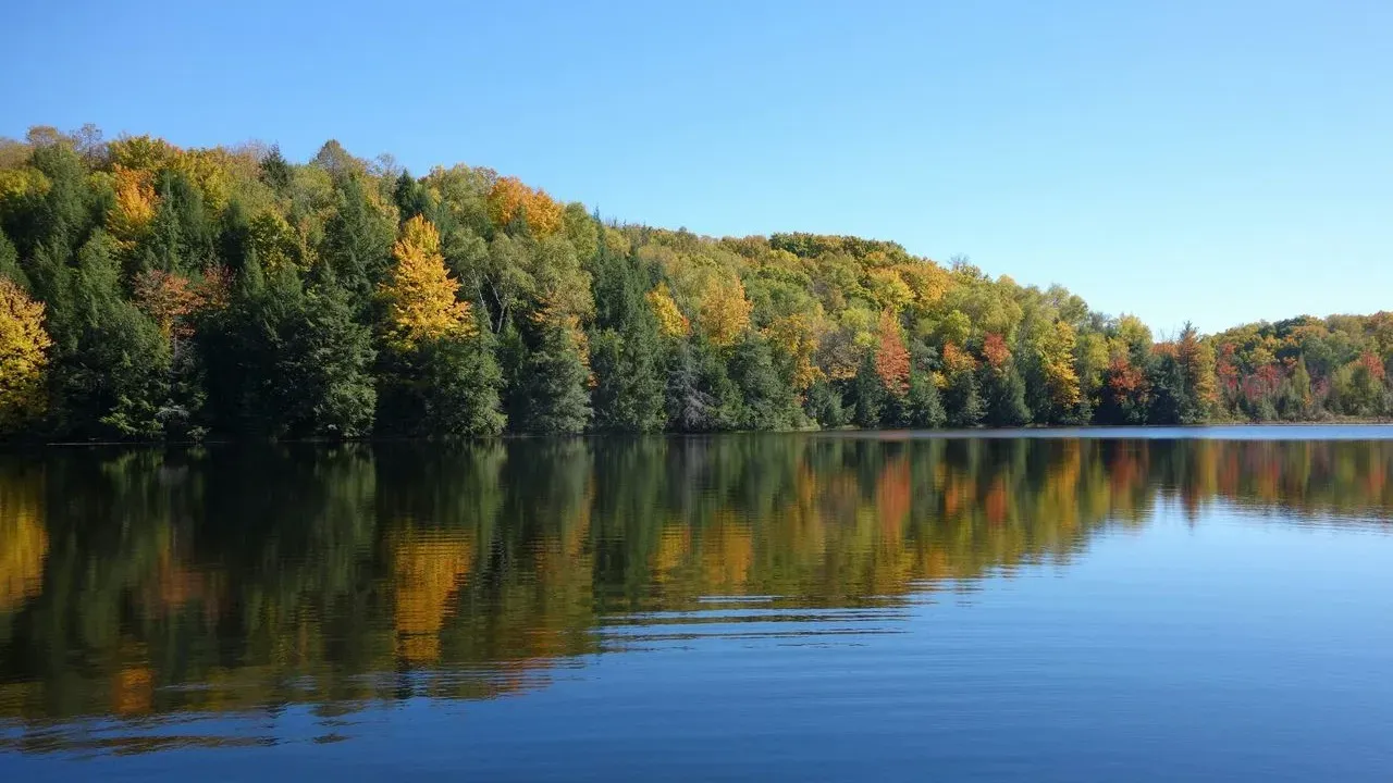 Trump Orders Lake Ontario Renamed Lake America