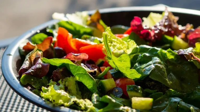 6.5 Million Households Ditched Bagged Salad Mixes After Cyclospora Outbreak - Featured image