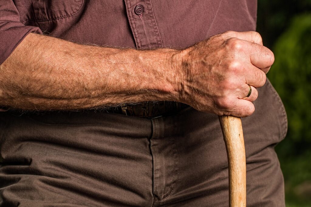 The Social Media Message Scammers Use to Target Grandparents - Featured image