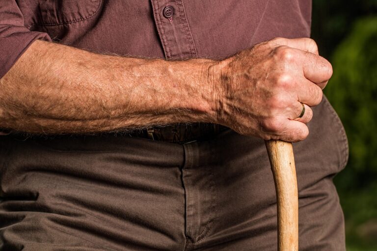The Social Media Message Scammers Use to Target Grandparents - Featured image