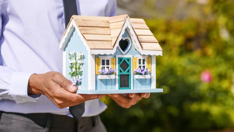 The Tax Form Most Homeowners Throw Away That They'll Need in April - Featured image