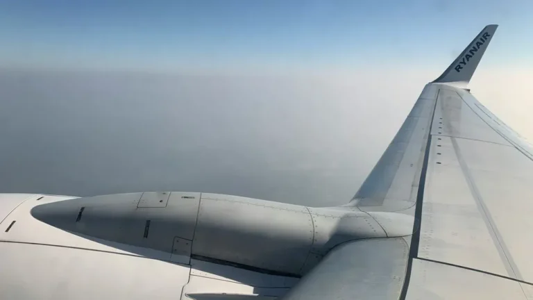 NTSB Links Engine Blade Failure to Ryanair Cabin Window Incident - Featured image