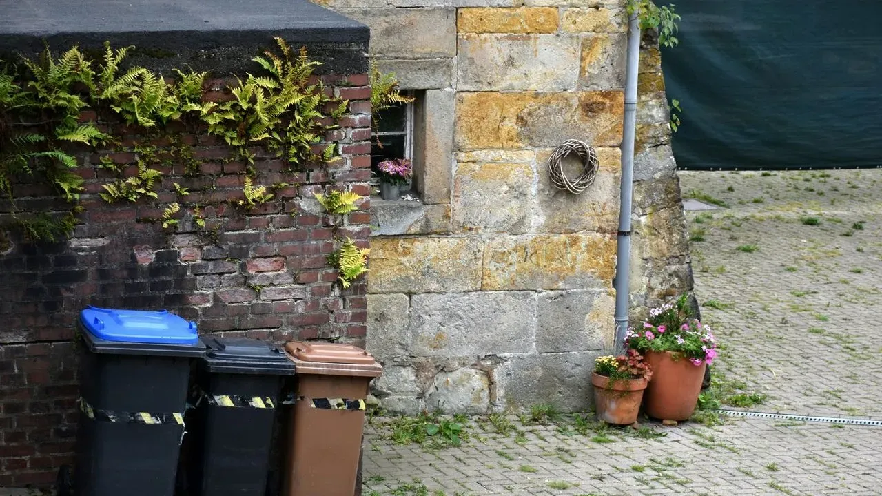 German Compost Bin Simplifies Small-Space Gardening