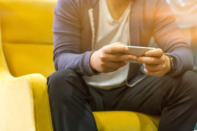 The Caller ID Trick Scammers Use to Fake Your Own Number - Featured image
