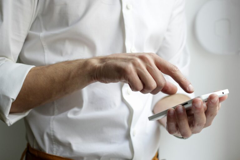 The Text Message Scammers Use to Impersonate Your Bank - Featured image