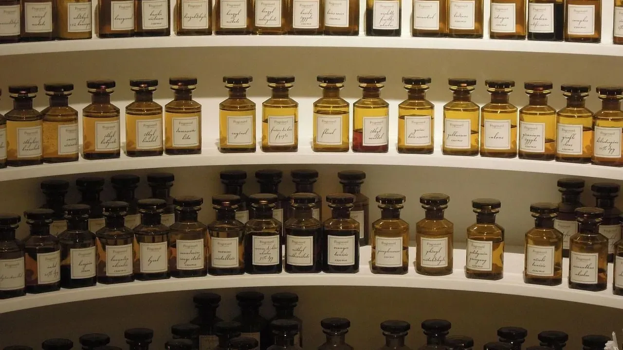 The Secret Note Behind Why So Many Perfumes Smell Expensive and Skin-Like