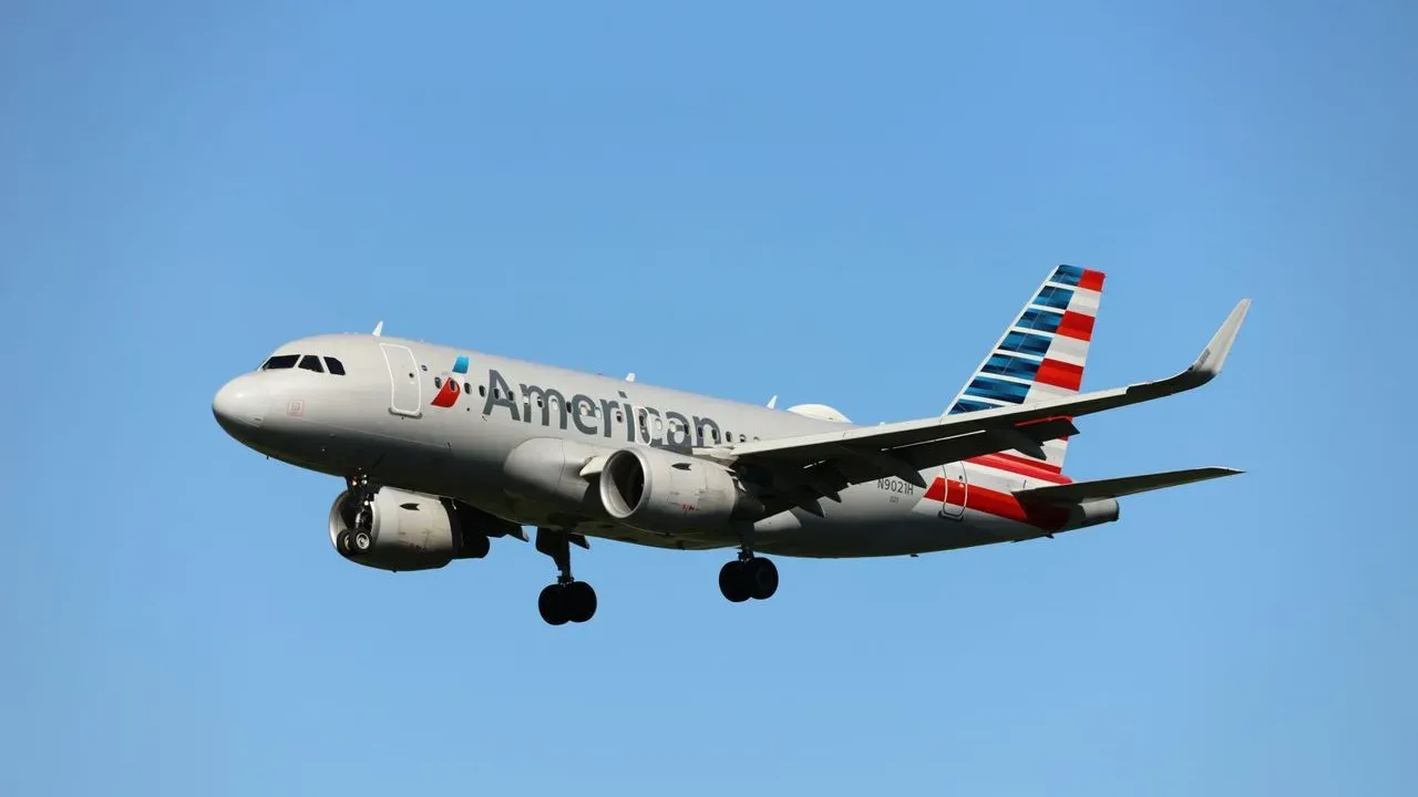 Cabin Smoke Engulfs American Airlines Flight During Dallas Landing, Burning Passengers
