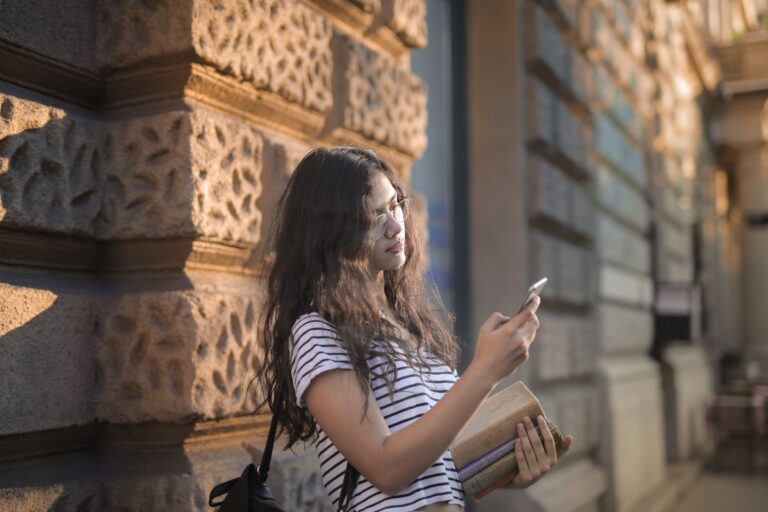 Why Some Schools Are Quietly Banning Phones and Grades Are Changing - Featured image
