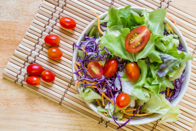6 Foods To Eat More Of To Help Your Body Fight Off Seasonal Allergies - Featured image