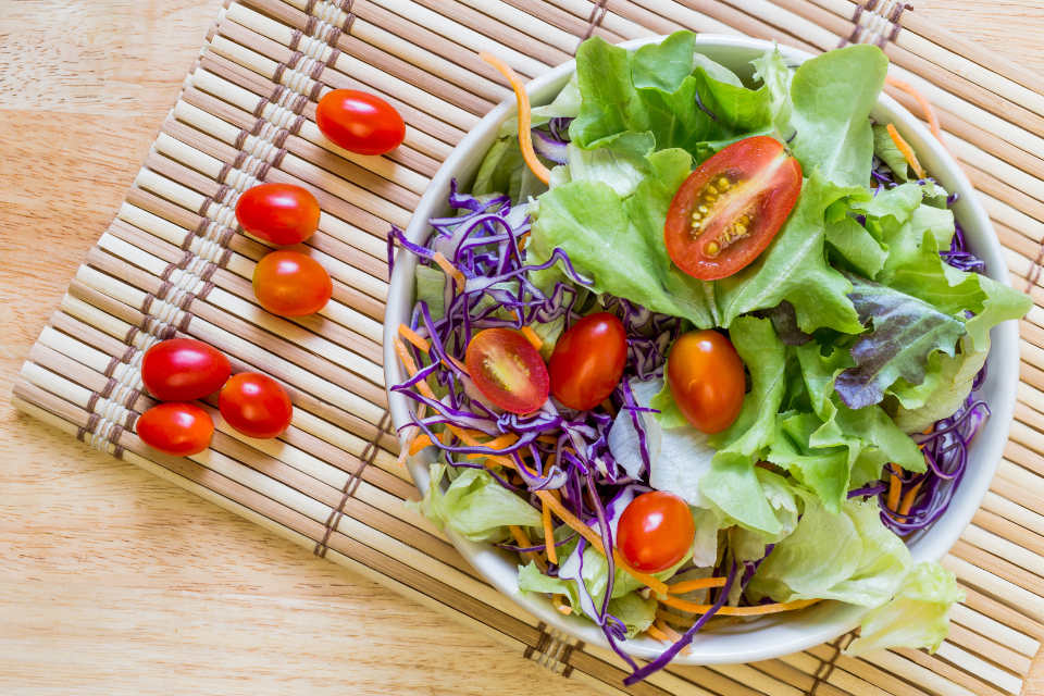 6 Foods To Eat More Of To Help Your Body Fight Off Seasonal Allergies - Featured image