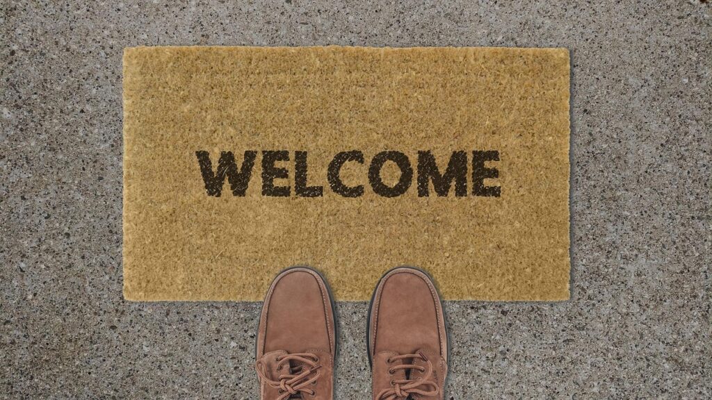 The Doormat Habit That's Secretly Tracking Bacteria Into Your Kitchen - Featured image