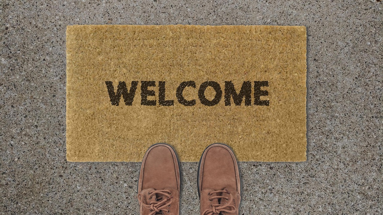 The Doormat Habit That's Secretly Tracking Bacteria Into Your Kitchen
