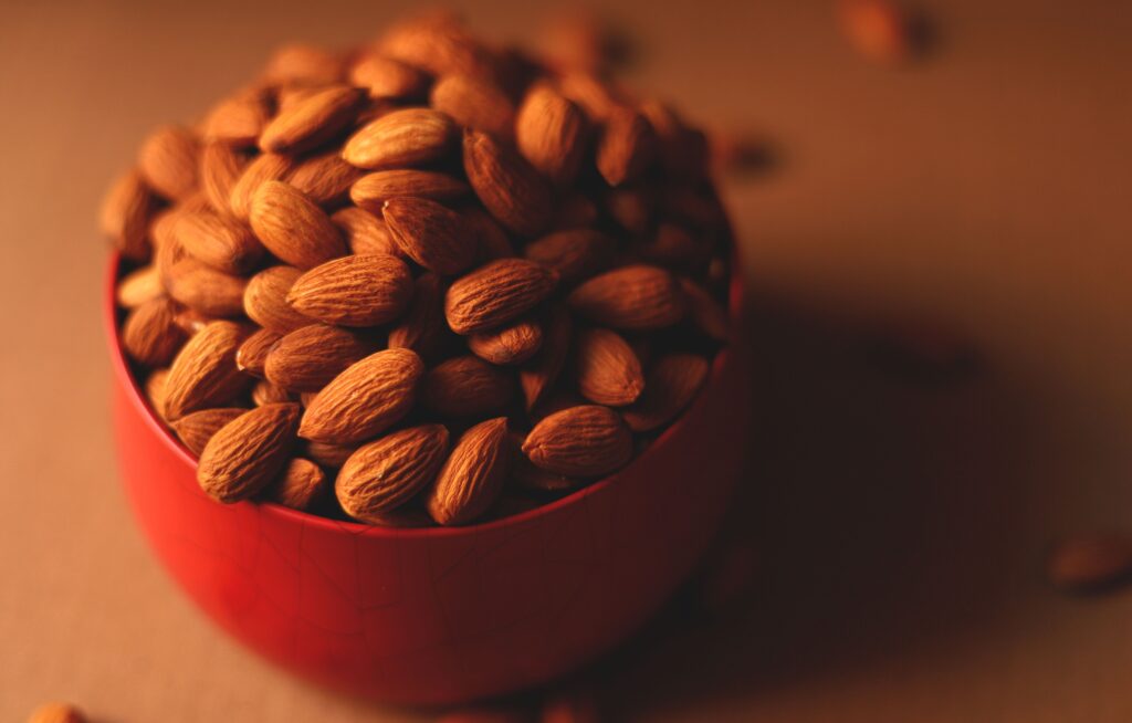 8 High-Protein Snacks Dietitians Actually Recommend for Weight Loss - Featured image
