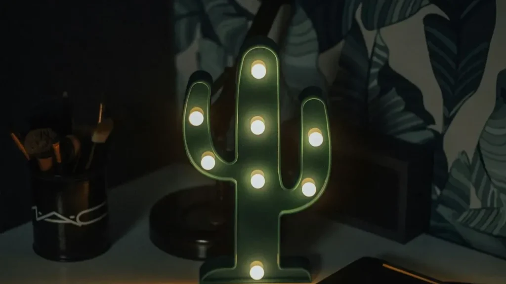 One Nighttime Light Can Erase Your Christmas Cactus Bloom Cycle - Featured image