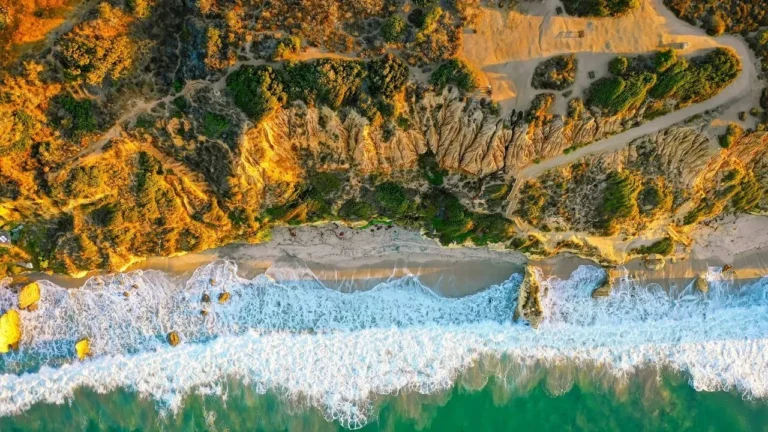 Malibu Beach Closed Due to Rapid Erosion - Featured image