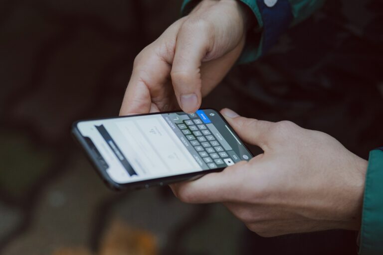 The Fake Delivery Fee Text Scamming Millions of Shoppers - Featured image