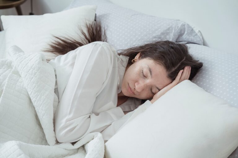 The Pillow Habit That's Quietly Wrecking Your Neck - Featured image