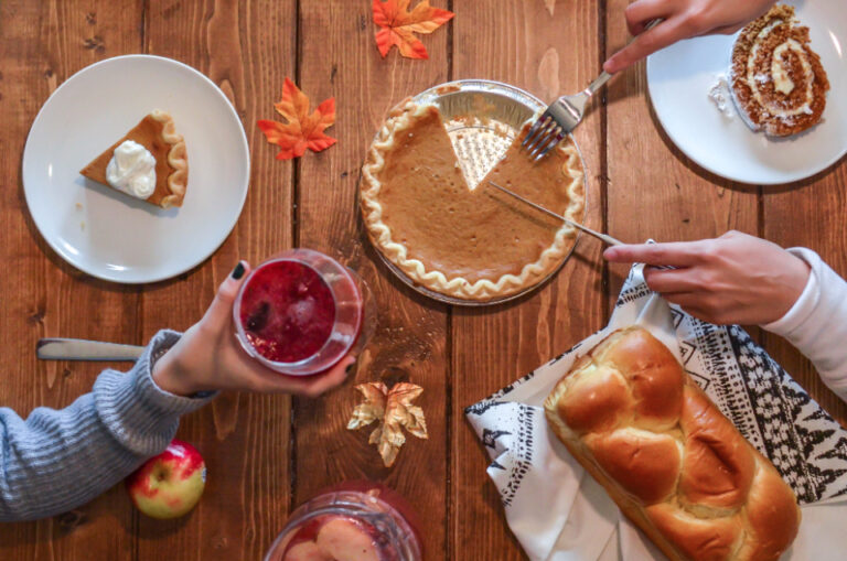 6 Thanksgiving Table Traditions Regions Argue About Every Year - Featured image