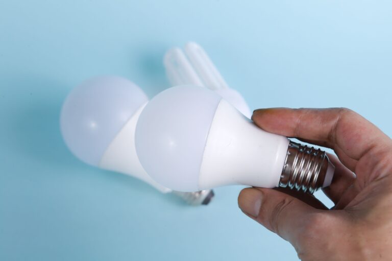 The Light Switch Habit That's Quietly Shortening Bulb Life - Featured image