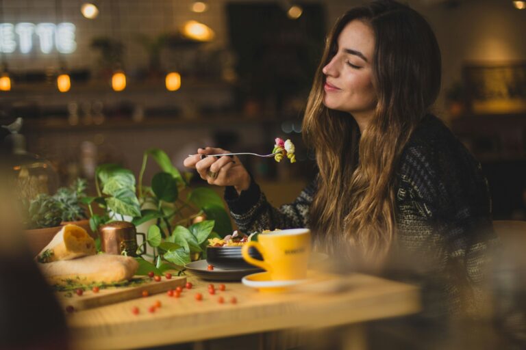 5 Foods That Naturally Reduce Stress Hormones - Featured image