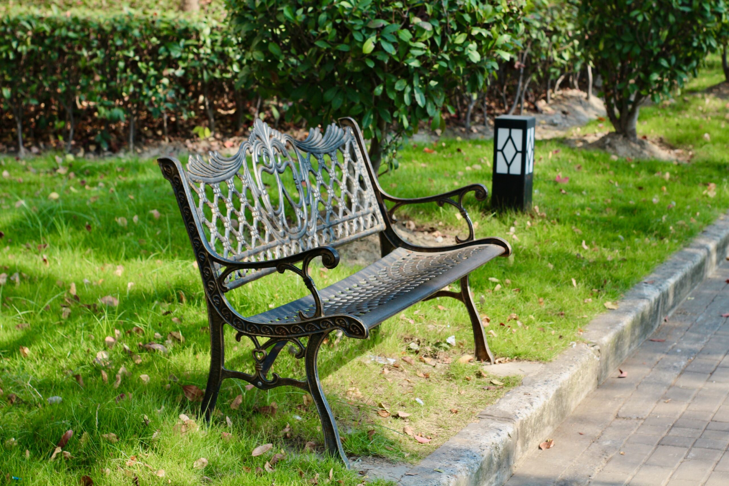 The Cast Iron Garden Bench Nobody Realizes Is a Collector's Piece