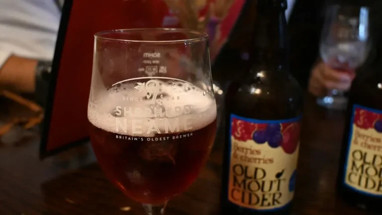 Brew Mead From Your Garden's Fruit and Flowers - Featured image