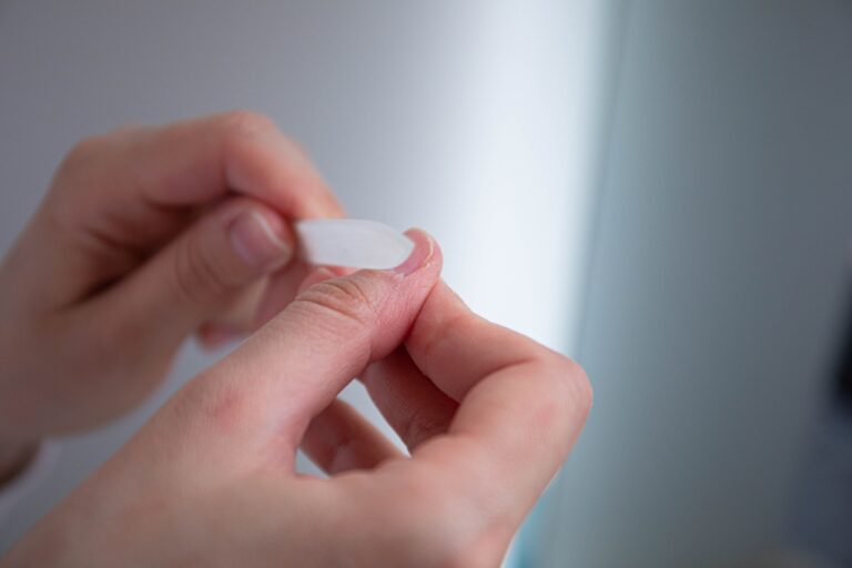 6 Foods That Naturally Strengthen Brittle Nails - Featured image