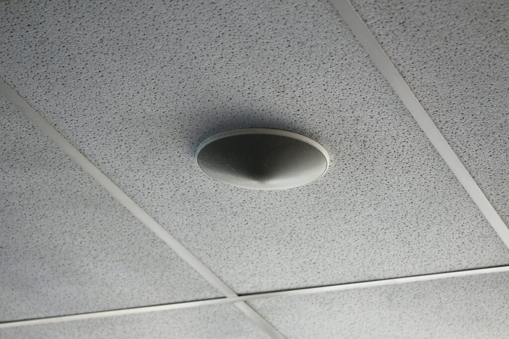 Why Your Smoke Alarm Always Chirps in the Middle of the Night - Featured image