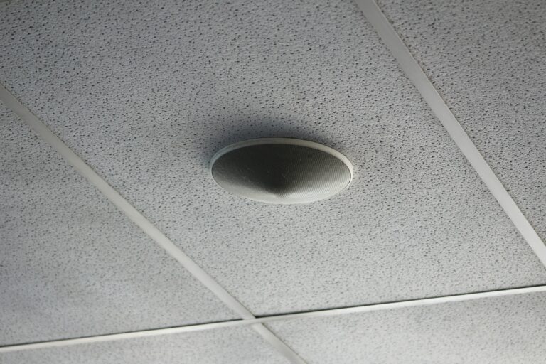 Why Your Smoke Alarm Always Chirps in the Middle of the Night - Featured image