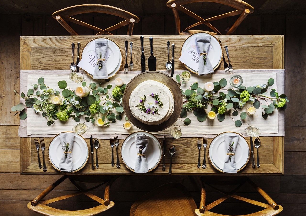 Why Families Who Eat Without the TV On Talk Longer at the Table