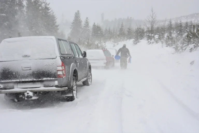 Why Your Windshield Fogs Up Faster in Fall – and the Fastest Way to Clear It - Featured image