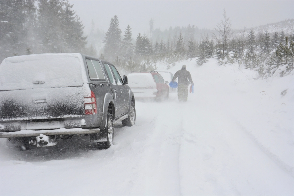 Why Your Windshield Fogs Up Faster in Fall – and the Fastest Way to Clear It