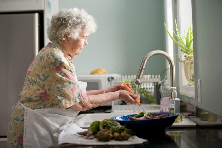 10 Downsizing Mistakes Retirees Regret Within the First Year - Featured image