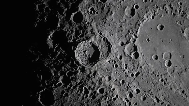NASA Orbiter Reveals Colosseum-Sized Crater on the Moon Formed Two Years Earlier - Featured image