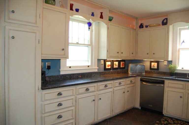 Open Shelving or Cabinets: The Kitchen Debate Designers Won't Settle - Featured image