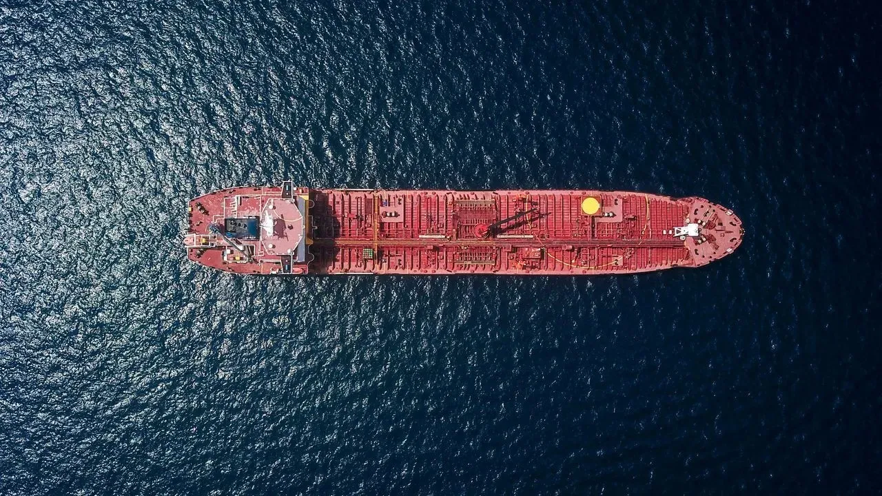 Oil Surges to $100 on US-Iran Clashes