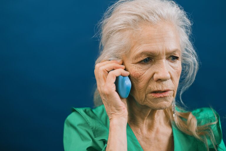 4 Reasons Older People Fall For Scams Easier Than Gen Z - Featured image