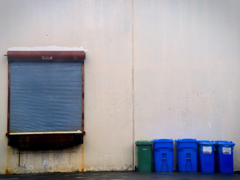 The Trash Can Lid Habit That's Quietly Attracting Pests - Featured image