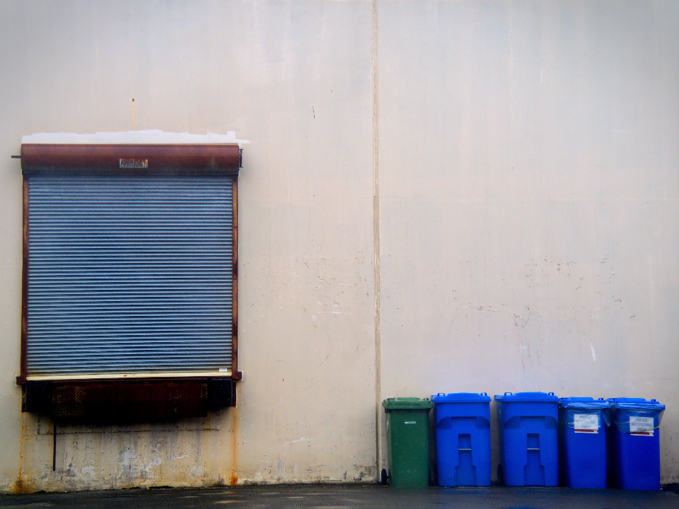 The Trash Can Lid Habit That's Quietly Attracting Pests