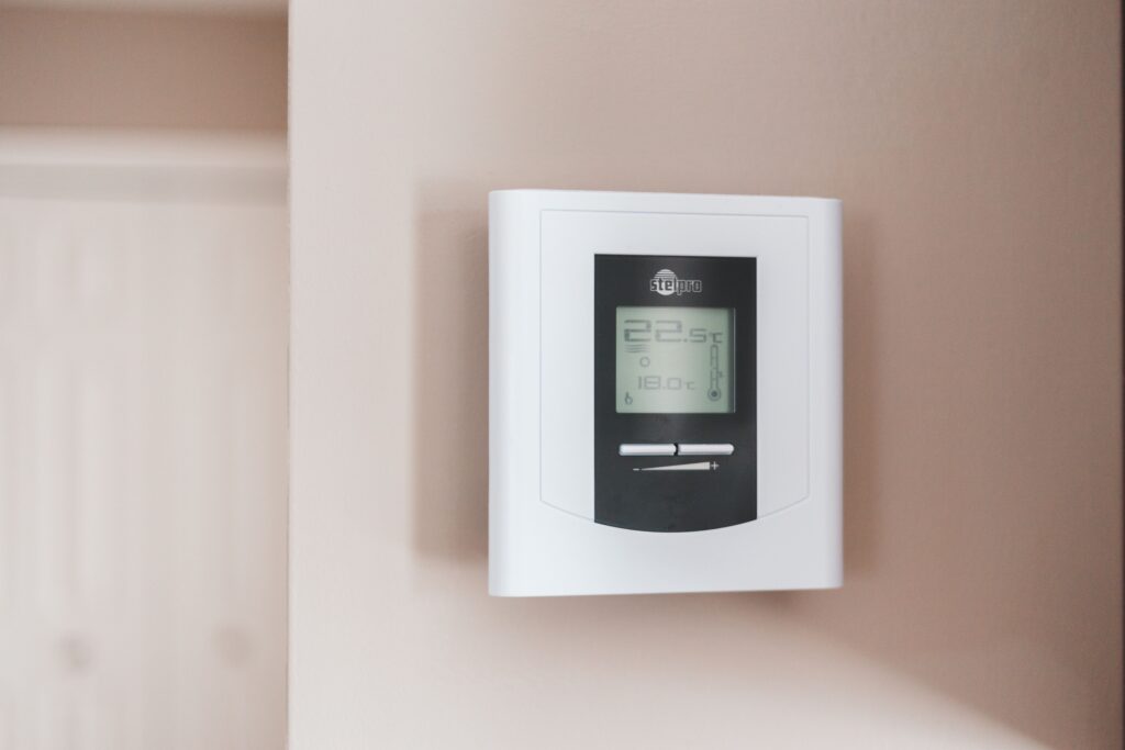 Why Smart Thermostats Often Use More Energy Than Old Ones - Featured image