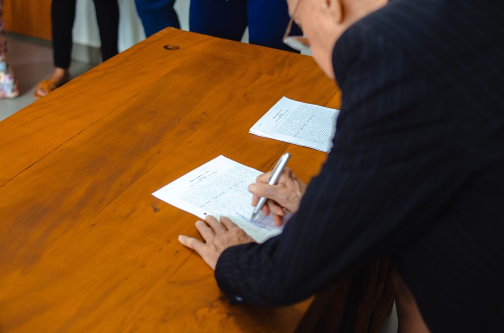 5 Documents Every Aging Parent Should Update Regularly - Featured image