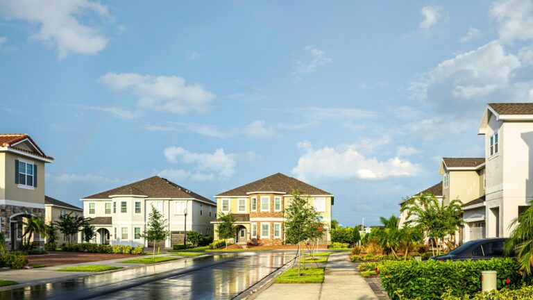 The Unspoken Rules of Welcoming New Neighbors the Right Way - Featured image