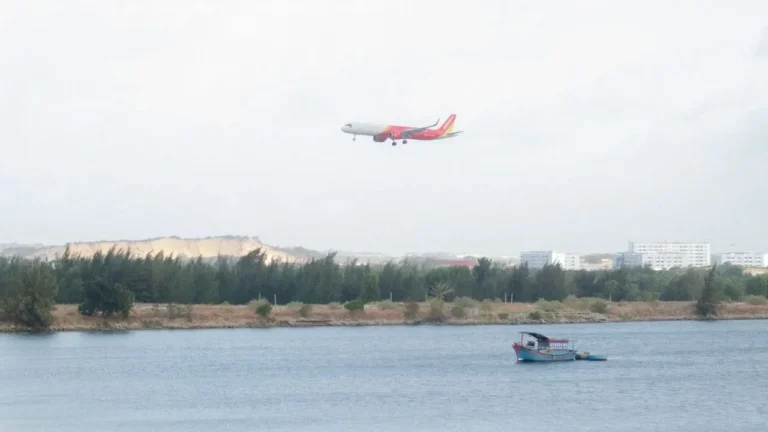 Congressman Swims to Safety After Lake Emergency Landing - Featured image