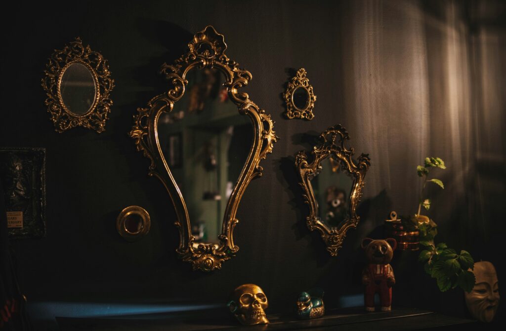 7 Family Heirlooms Worth Getting Appraised Before You Assume They're Junk - Featured image