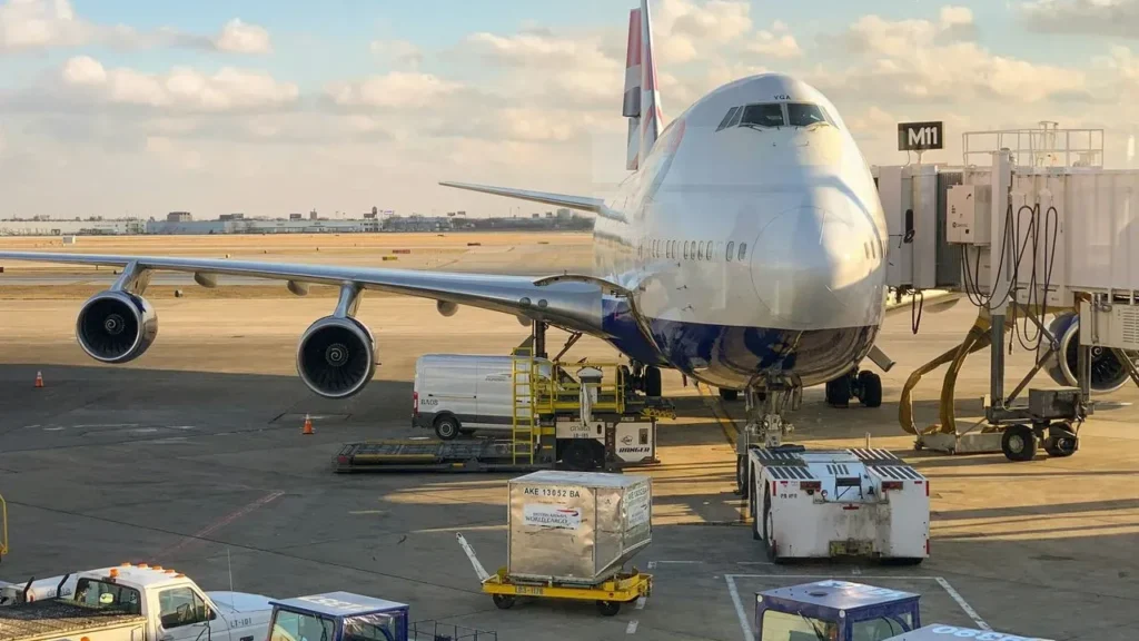 Amazon Cargo Jet Overruns Miami Runway, Hits Vehicles - Featured image