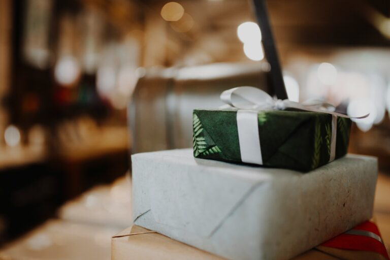 The Housewarming Gift Etiquette Most People Get Backwards - Featured image