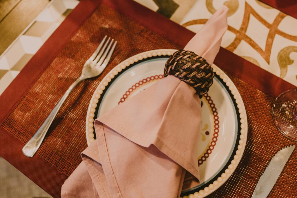 The Placemat Habit That's Quietly Scratching Your Table Finish - Featured image