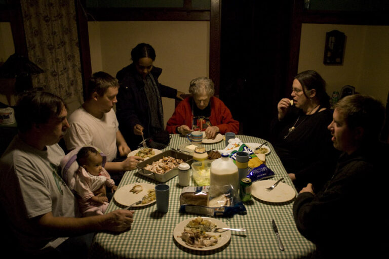 How Different Generations Decide Who Hosts the Holidays - Featured image