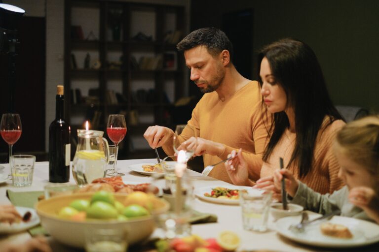 The Family Dinner Rule Grandparents Enforced That Therapists Now Recommend - Featured image